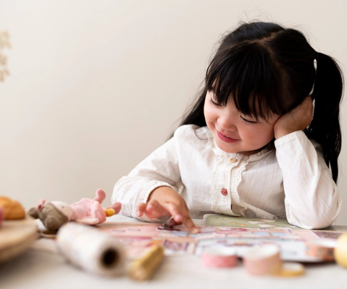 Little Dutch Rosa & Friends kleepsuvihik avatud taustalehtedega