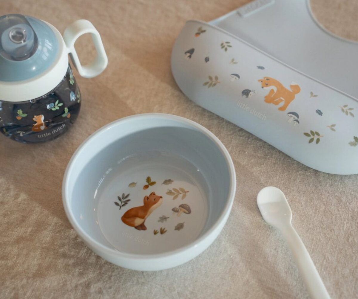 Kitsas ja madal Forest Friends disainiga laste lusikas lähivaates