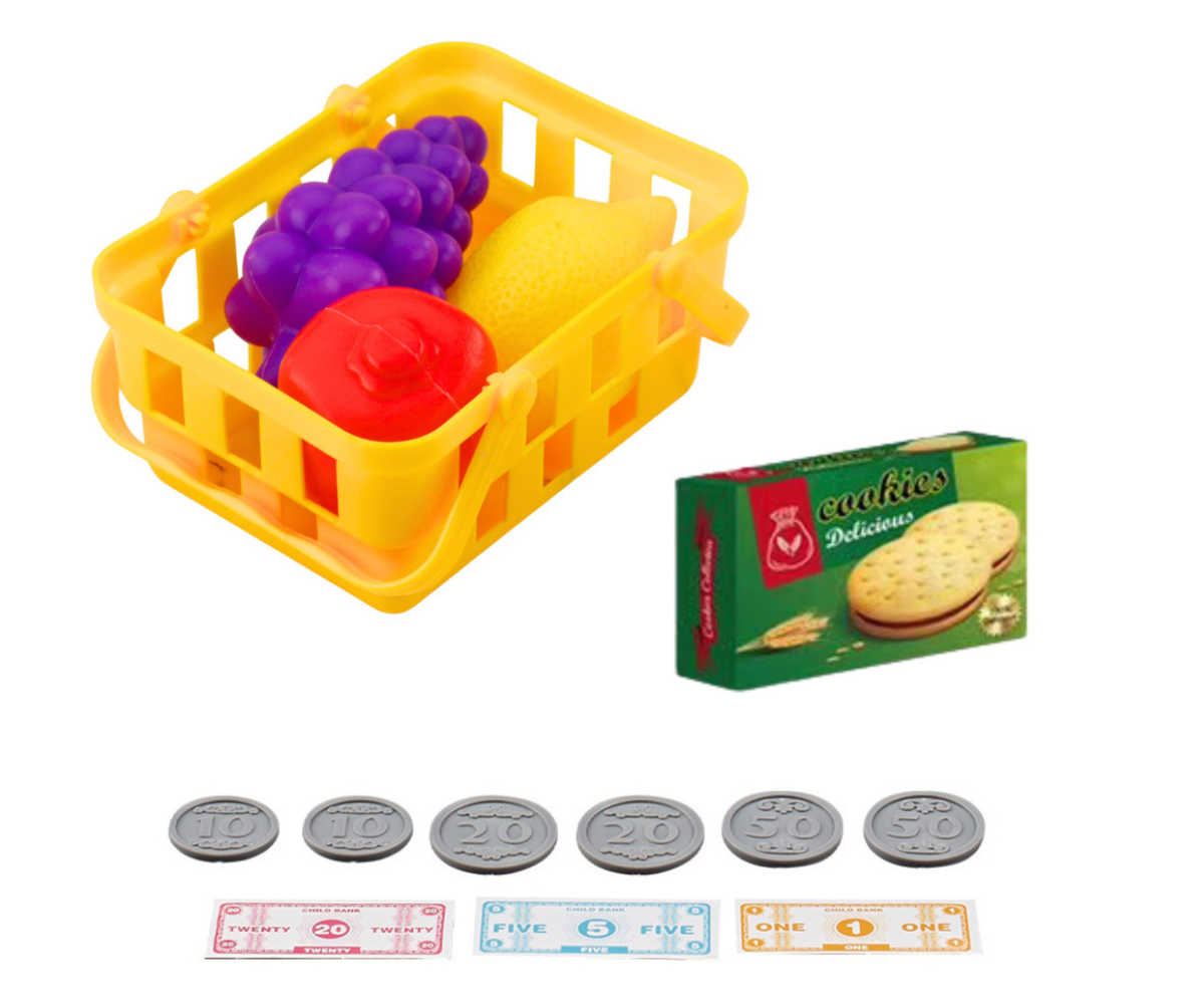 Kassamasin koos mängurahade, puuviljade ja köögiviljadega laual.