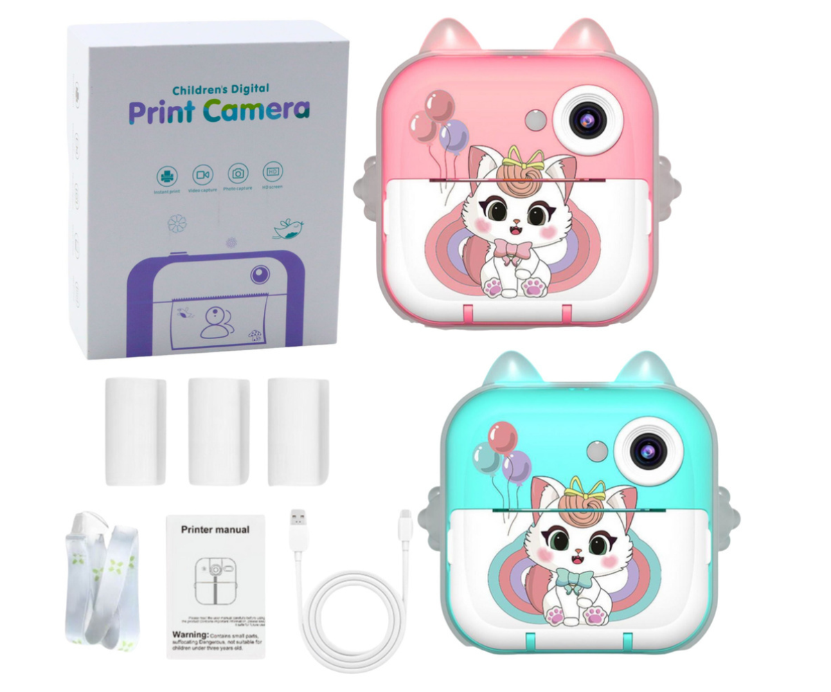 Laps kasutamas mündikarva kassikaamerat, käes hoitav ekraaniga seade.