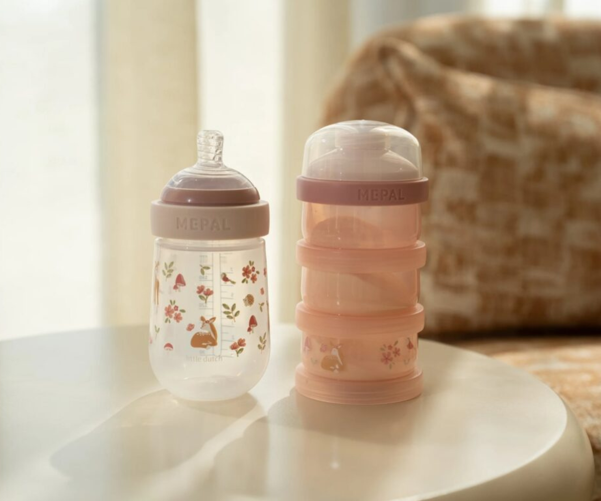 Pastelses toonides piimapulbri doseerimiskarp koos nutika valamistoruga.