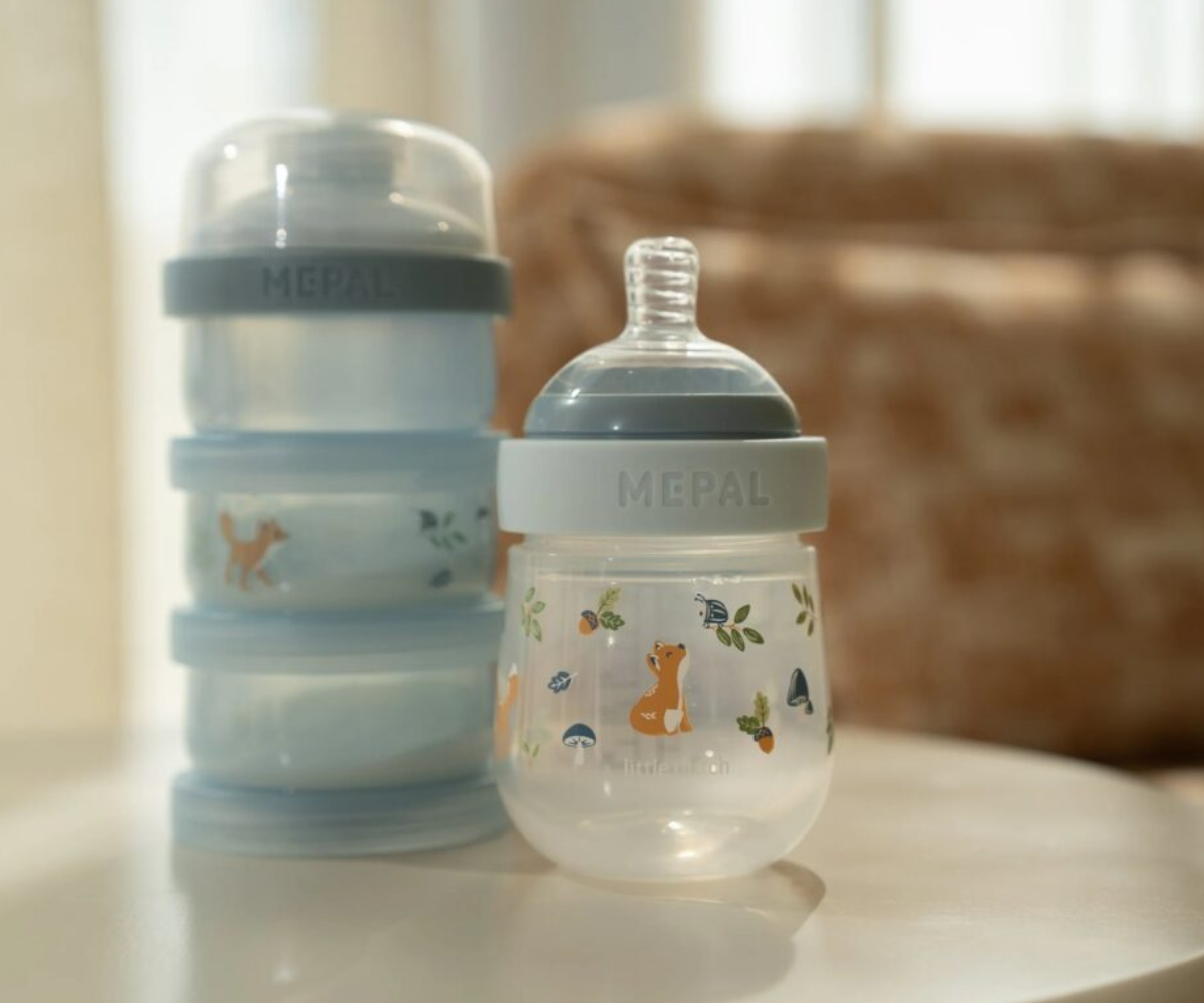 Piimapulbri doseerimiskarpide komplekt avatud kaantega ja valamistoruga