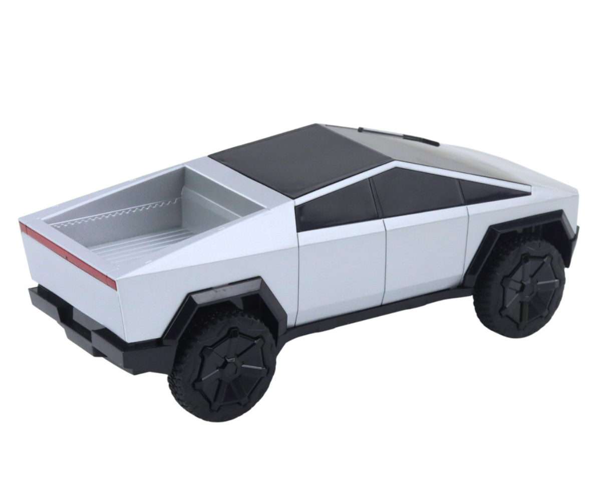 Puldiga auto koos LED-tuled ja realistliku disainiga – külgvaade