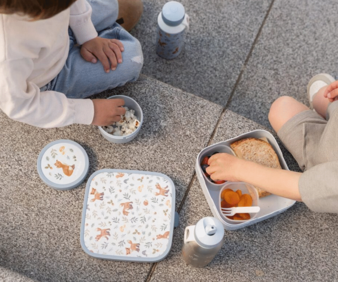 Toidutops Forest Friends, mille kaas on kergesti avatav väikeste käte jaoks.