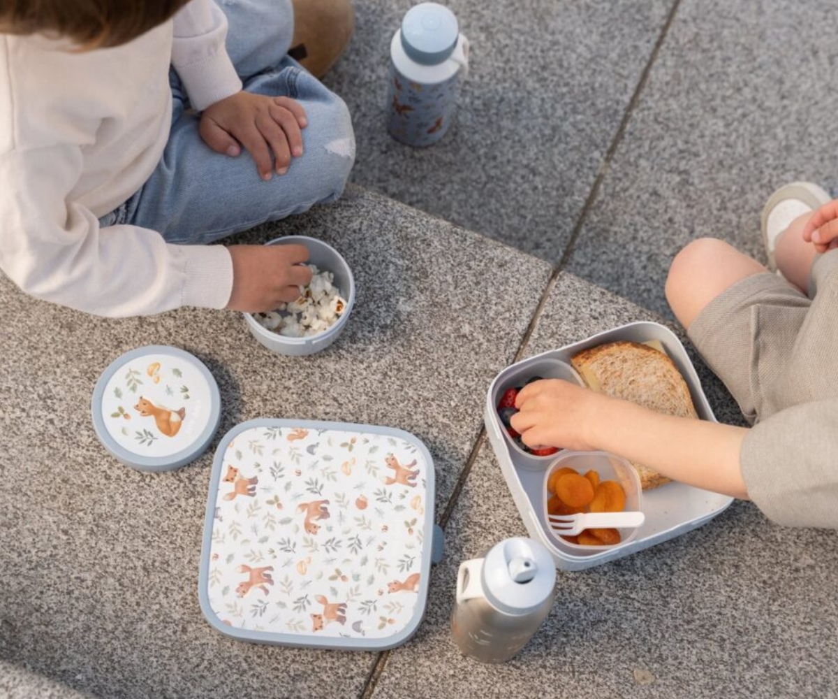 Toidutops Forest Friends, mille kaas on kergesti avatav väikeste käte jaoks.