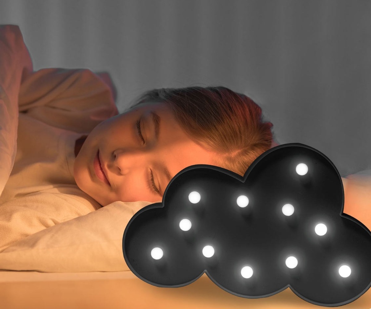 Öölamp Pilv Nukido 740923 öösel, lastetoas, pakub rahulikku valgust.