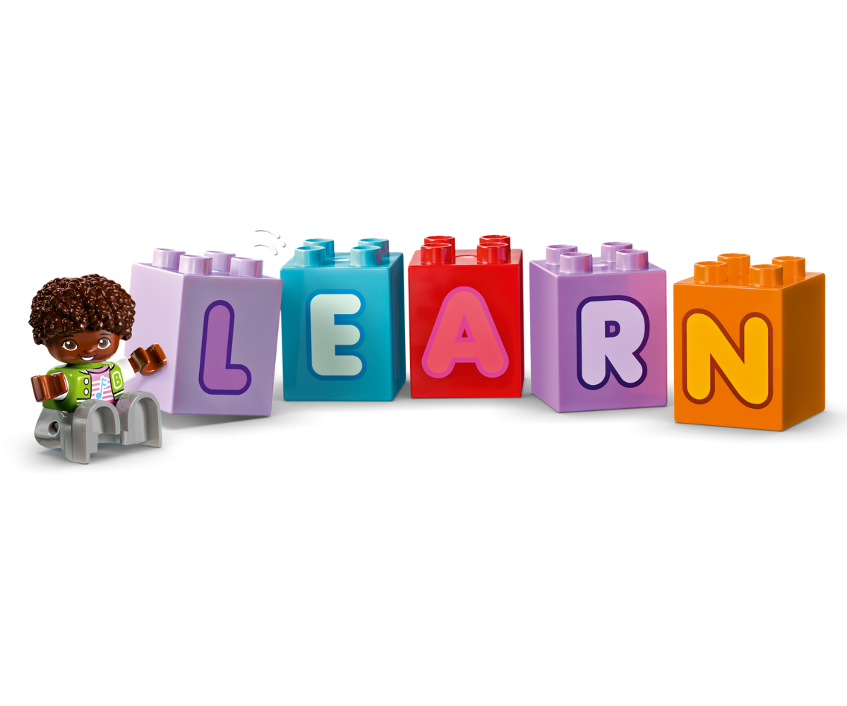 Kaks DUPLO tegelast laadimas tähti rekka haagisesse.