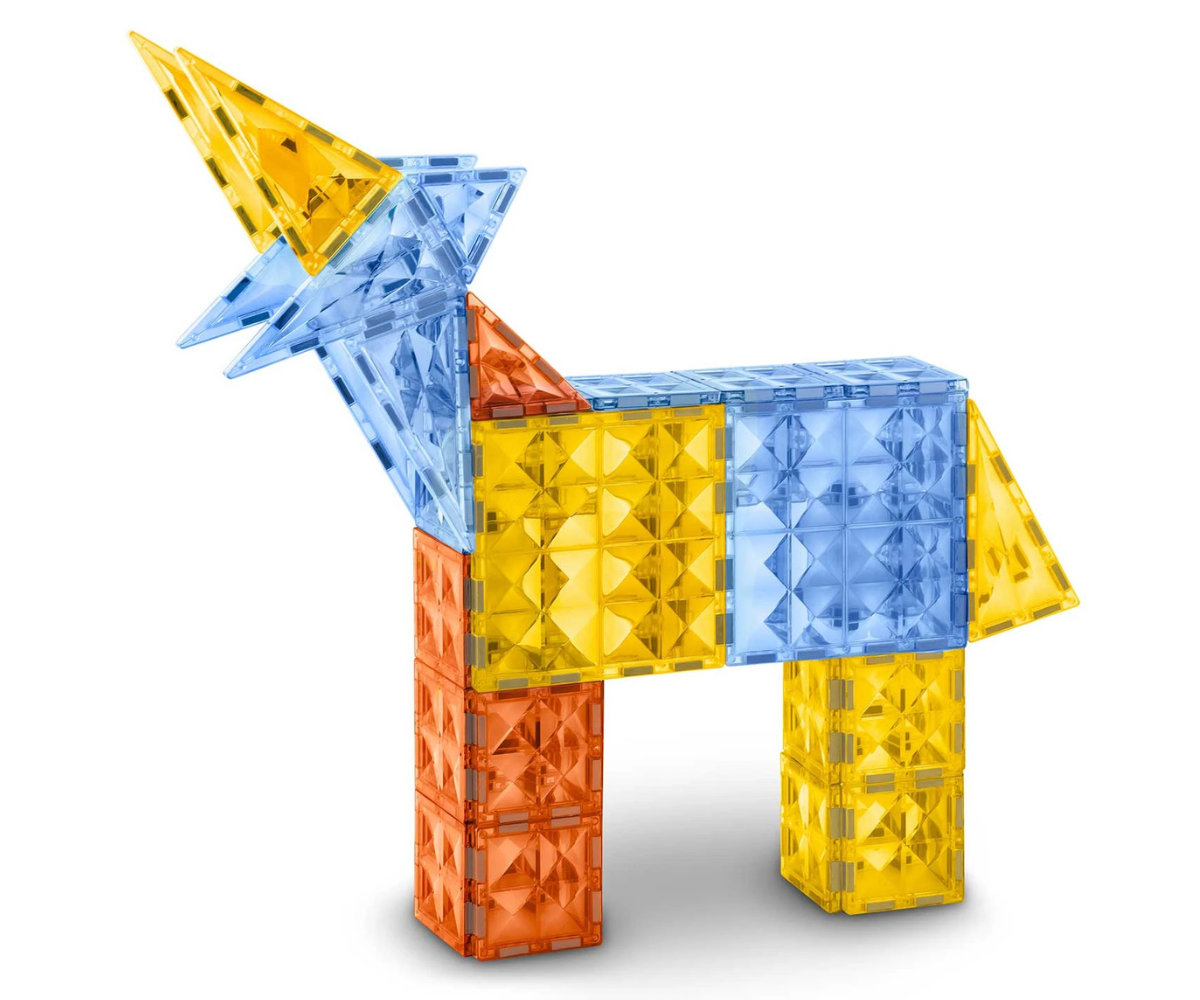 Magnetklotsidest ehitatud värviline fantaasiakonstruktsioon.