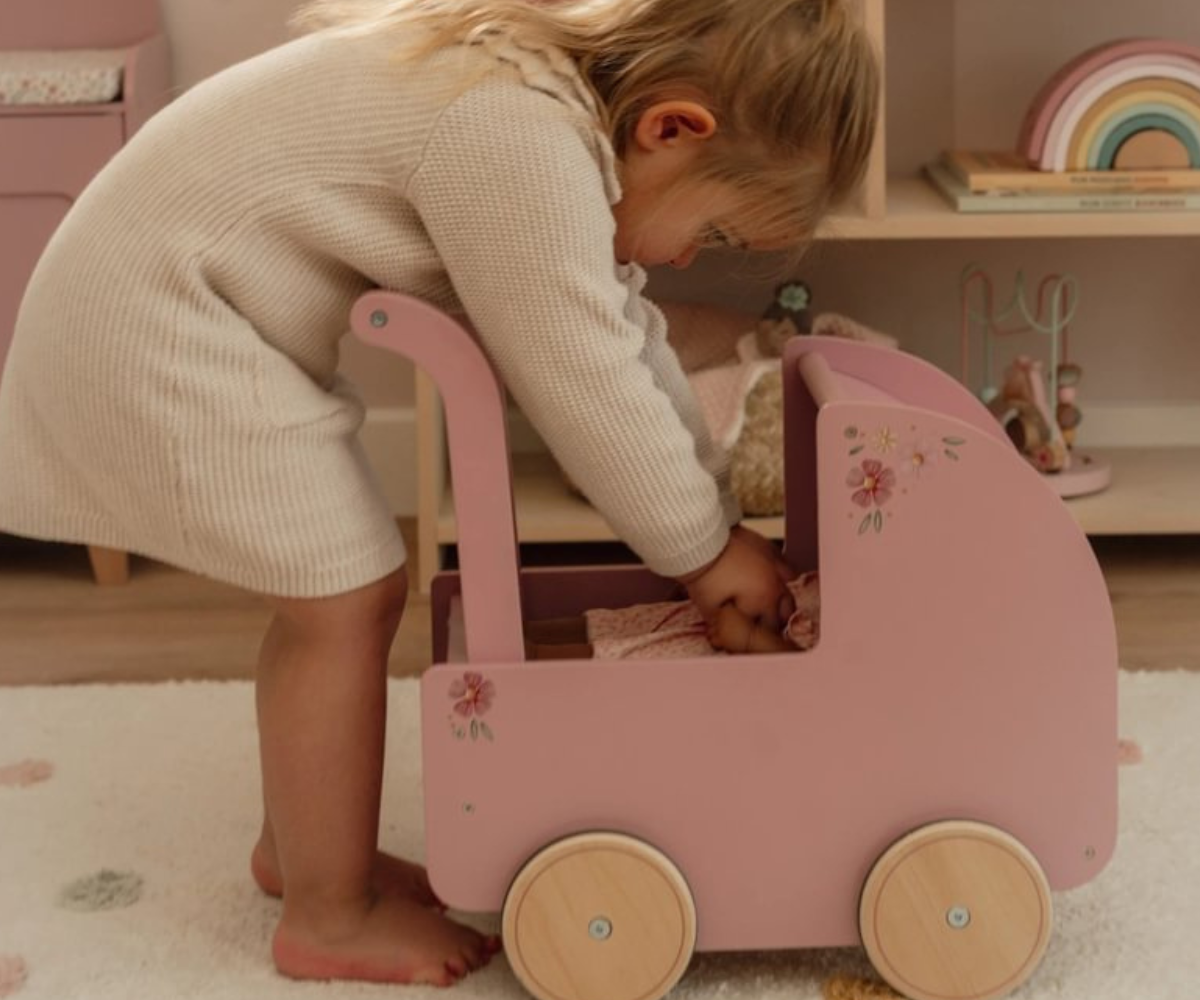 Vanker koos kaisukaruga, valmis kujutlusmänguks.