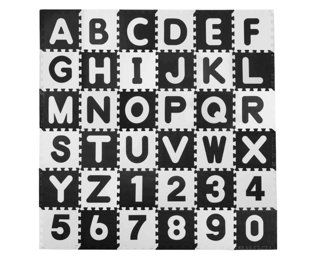 Ricokids numbritega vahtpuslematt, laotatult põrandal, 30×30 cm pusletükid.