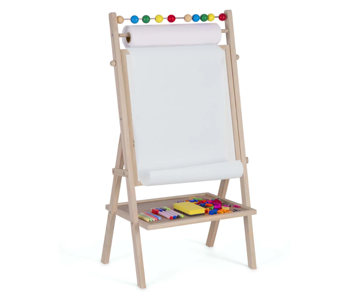 Käsnaga tahvli puhastamine – markerijälje eemaldamine valgest pinnast.