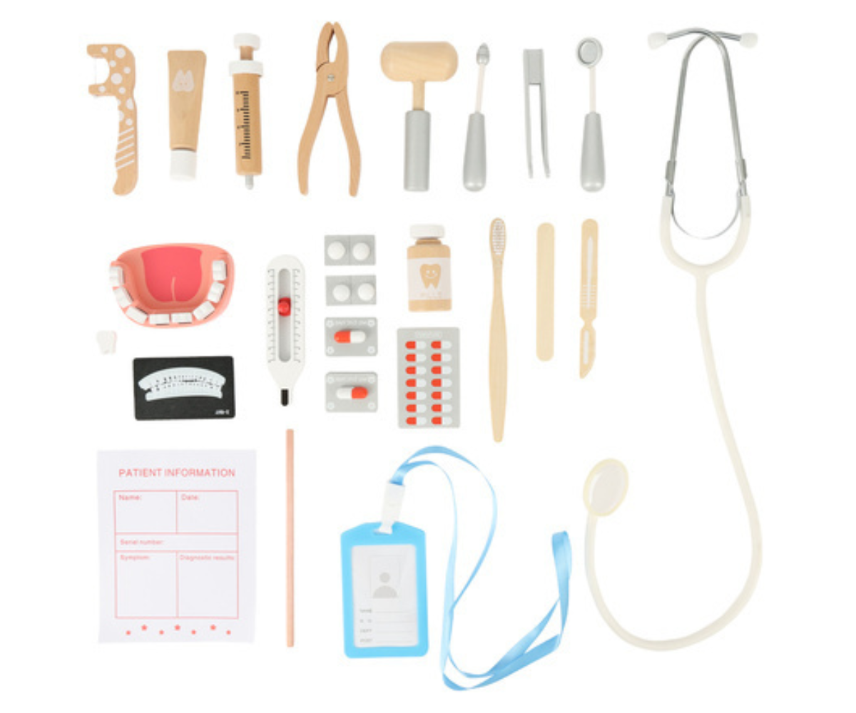 Puidust hambaarsti tööriistad – peegel, pintsetid, süstal ja hambapuur laste rollimänguks.