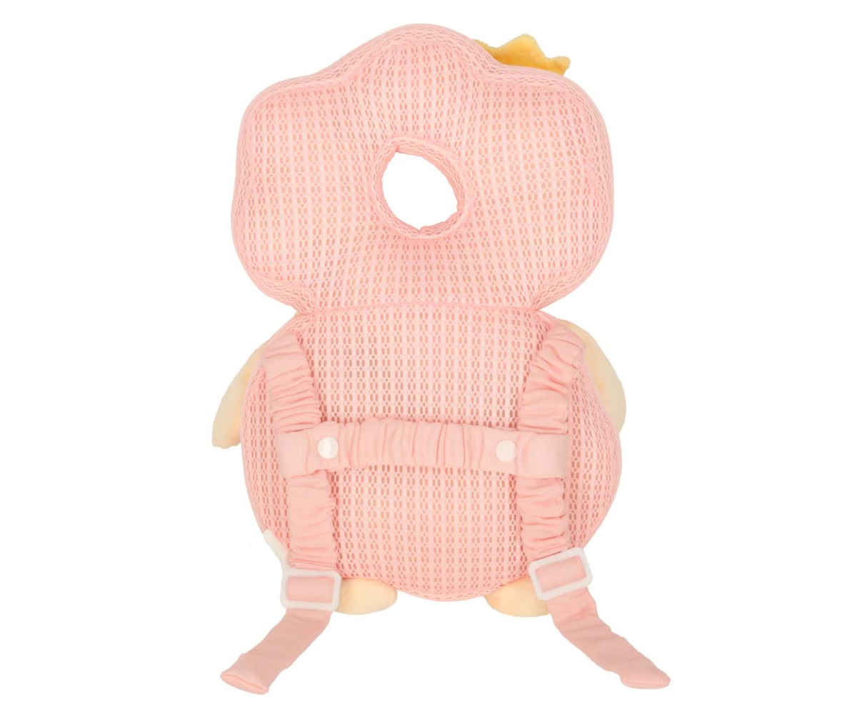 Reguleeritavate rihmadega roosa turvapadi lapse seljas esimesi samme tehes.