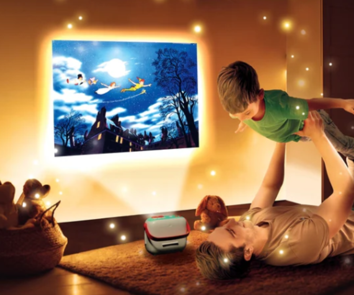 Storyteller Projector seade koos Disney muinasjuttude slaidikaartidega.