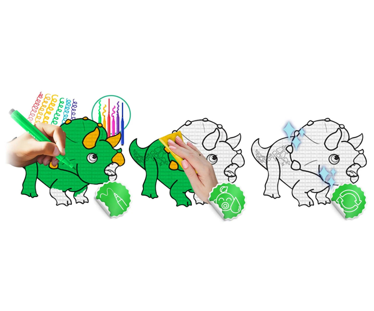 Laps mängimas dinosauruste mustriga Ricokids värvimismatil.