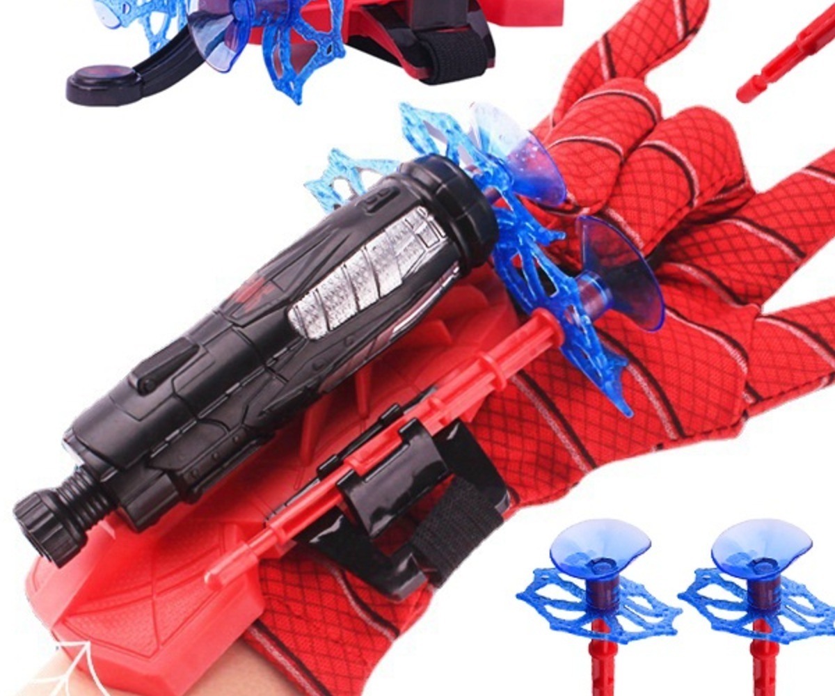 Detailne vaade võrguheitja kinnas 3 noolega – superkangelase mänguasi