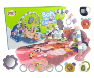 Roosa beebimängumatt pianoga, riputatavate mänguasjade ja peegliga.