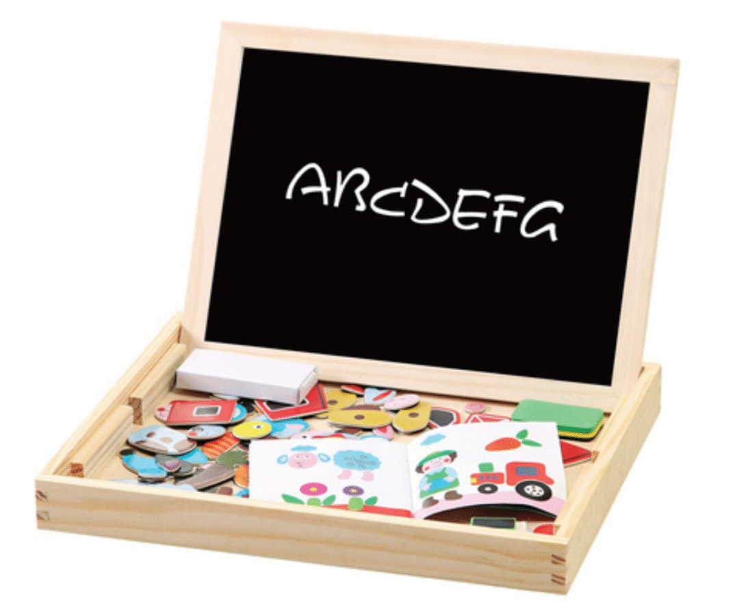 Puidust magnettahvel koos hoiukarbiga tarvikute jaoks.