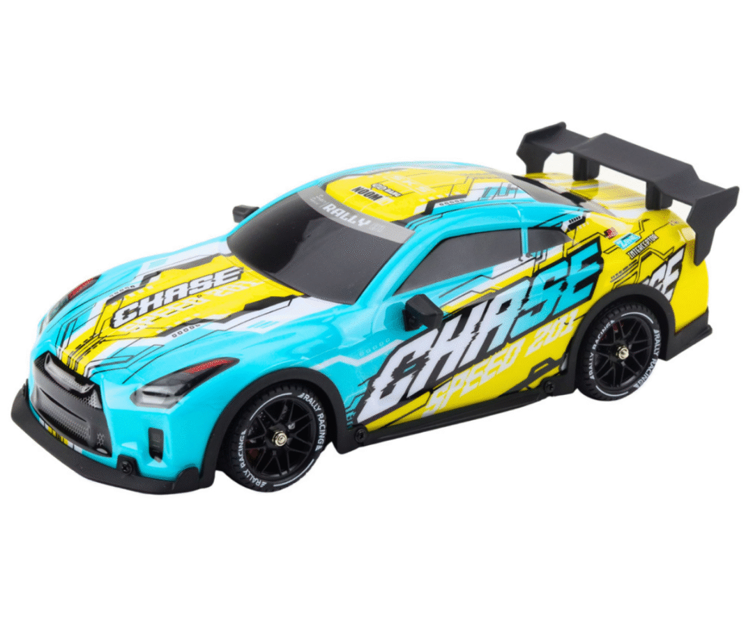 RC sportauto vahetatavate drift-rataste ja valgustatud kerega eestvaates