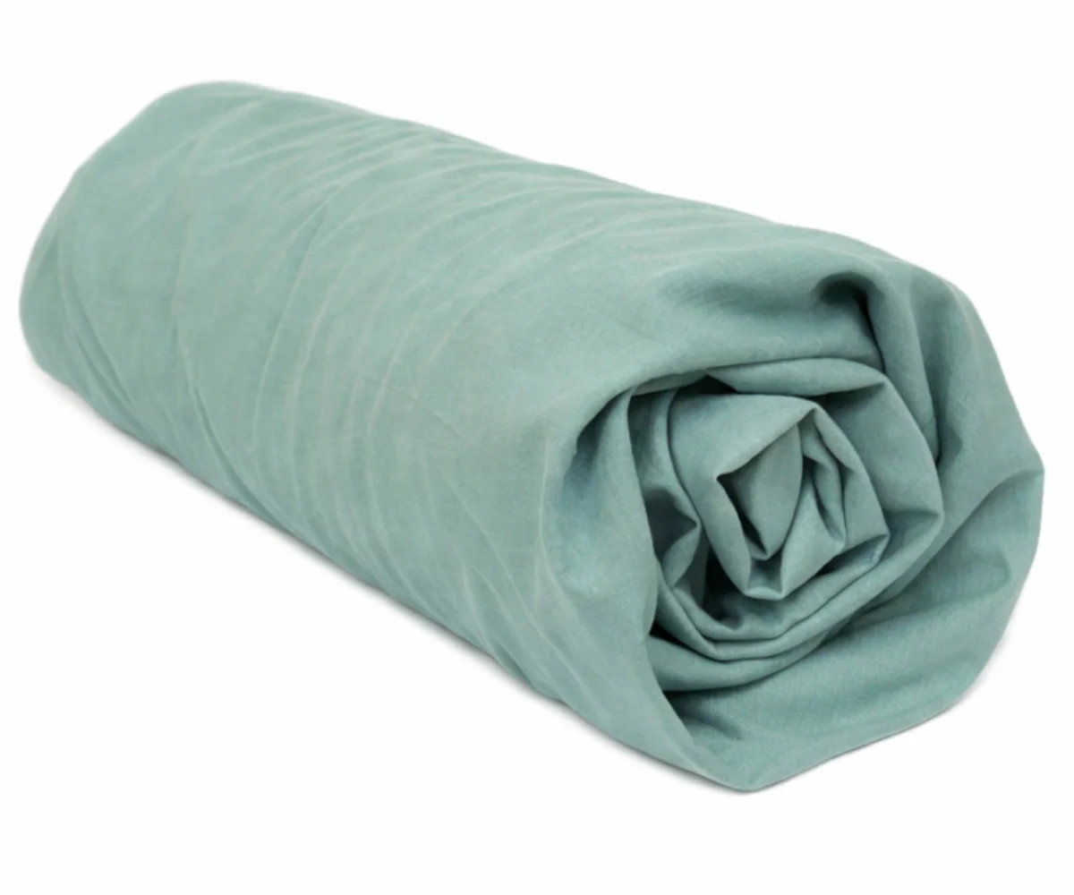 Roheline kummiga voodilina hoiab kindlalt madratsi peal