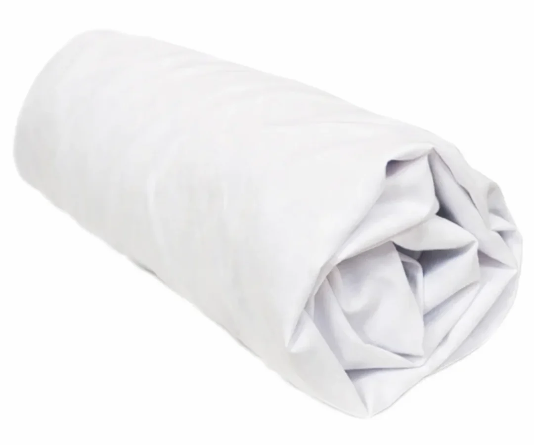 Valgekummiga voodilina hoiab kindlalt madratsi peal