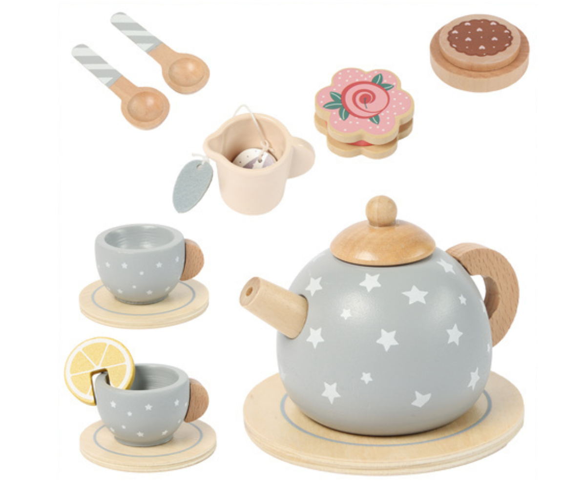 Puidust teekann ja piimakann laste rollimänguks.