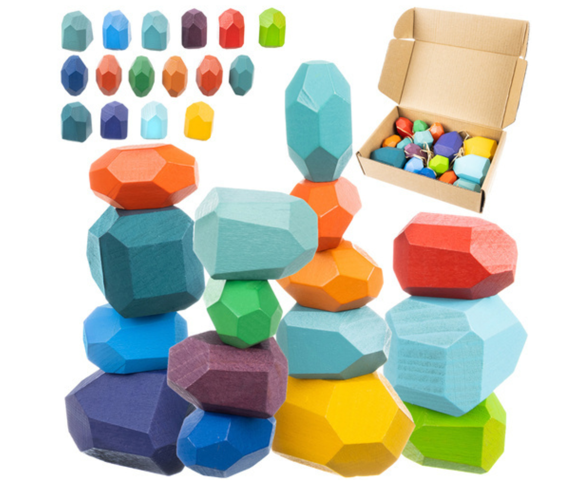 Puidust tasakaalukivid ja ehitusklotsid 16-osalise komplektina.