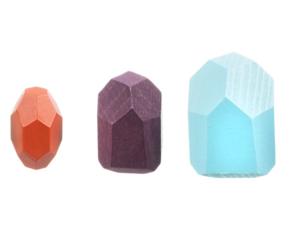 Tasakaalukivid detailvaates – siledad servad ja erksad värvid