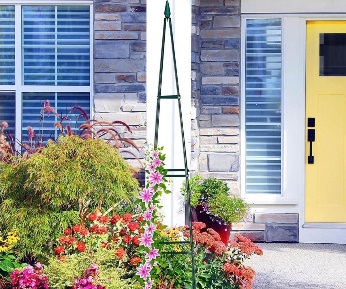 Aiapergola LUARO – elegantne tugi ronitaimedele, kaunistab sissepääsu lilledega