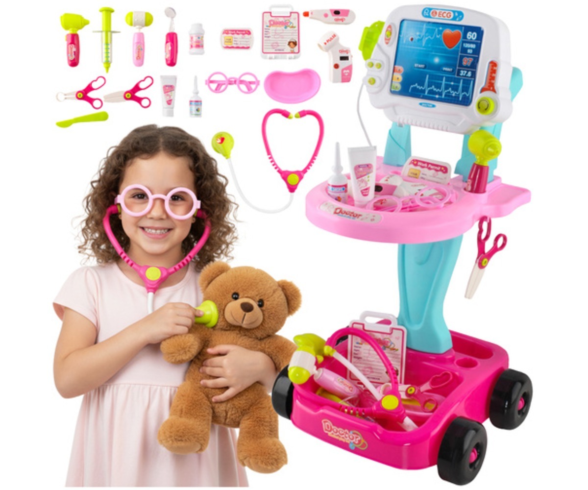 Arstikomplekt käruga Little Doctor – roosa koos mänguasjadega ja tüdruk, kes hoiab karu.