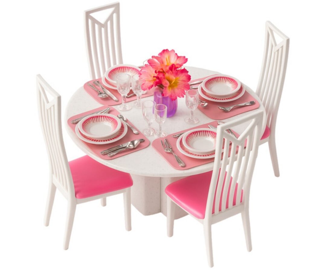 Nukumaja söögitoa mööblikomplekt 43-osaline, elegantne söögilaud ja roosad toolid