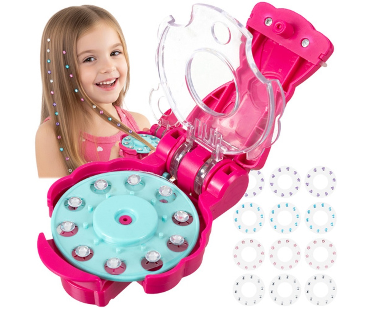 Laps, kes kasutab juuste ja riiete kaunistamise masinat, millel on 180 XXL kristalli