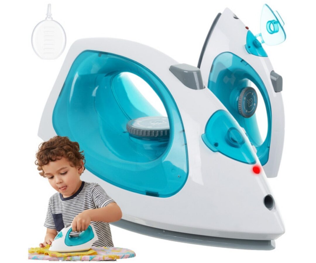 Laste interaktiivne triikraud heliefektidega – ISO TRADE, laps triikimas.