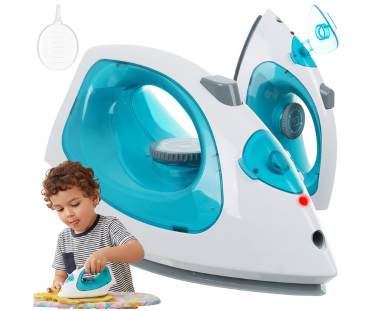 Laste interaktiivne triikraud heliefektidega – ISO TRADE, laps triikimas.