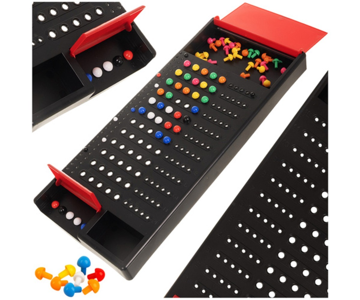 Loogikamäng Code Breaker, millel on värvilised nuppud, strateegiamäng ajutreeninguks.