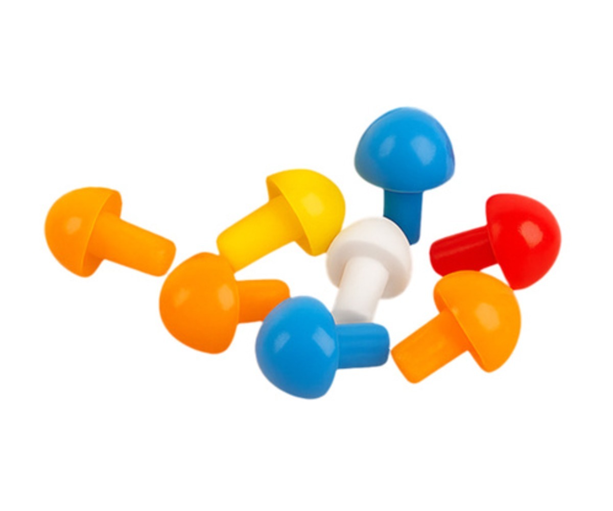 Värvilised nupud Loogikamäng Code Breaker jaoks, strateegiamäng ajutreeninguks.