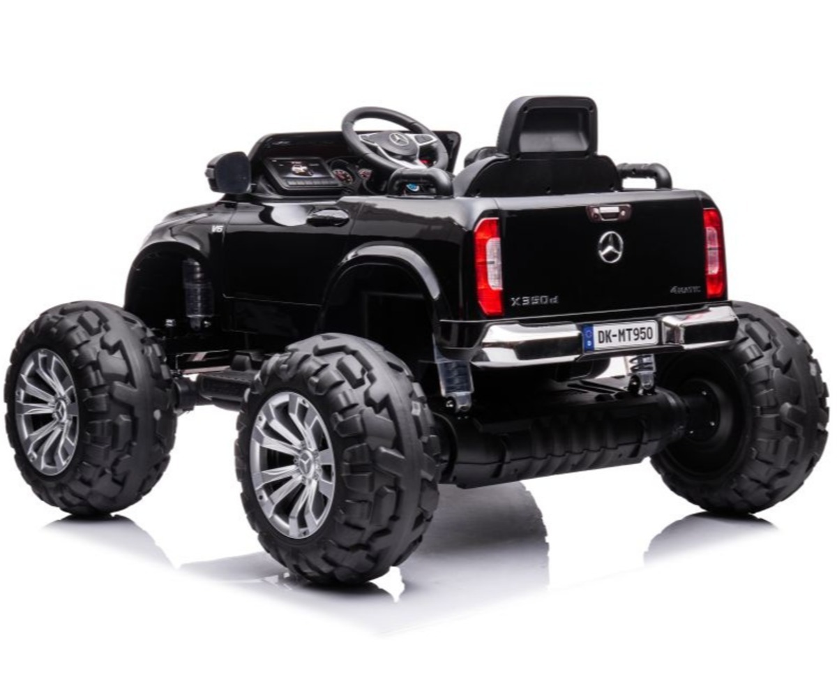 Elektriauto Mercedes DK-MT950 4x45W – must taga vaade ja interjööri detailid.