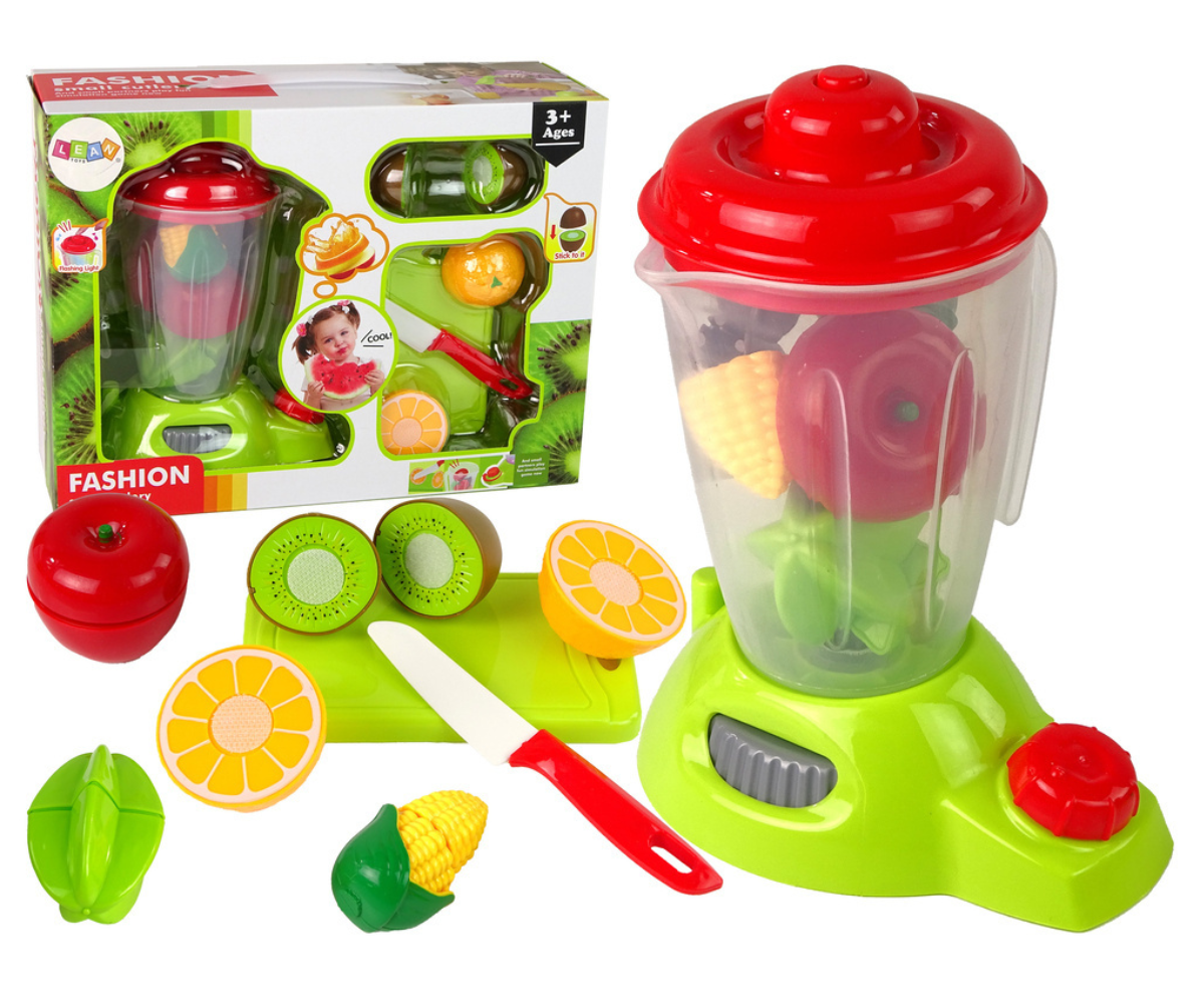 Laps valmistamas mängulist smuutit – rollimäng ja loov köögitegevus.