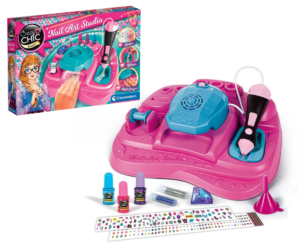 Laps kujundamas küüsi Crazy Nail