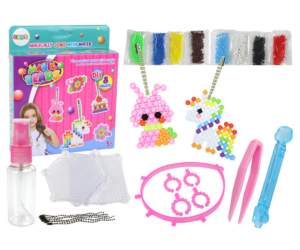 Avatud komplekt koos pärlikottide ja mustriraamatuga laual