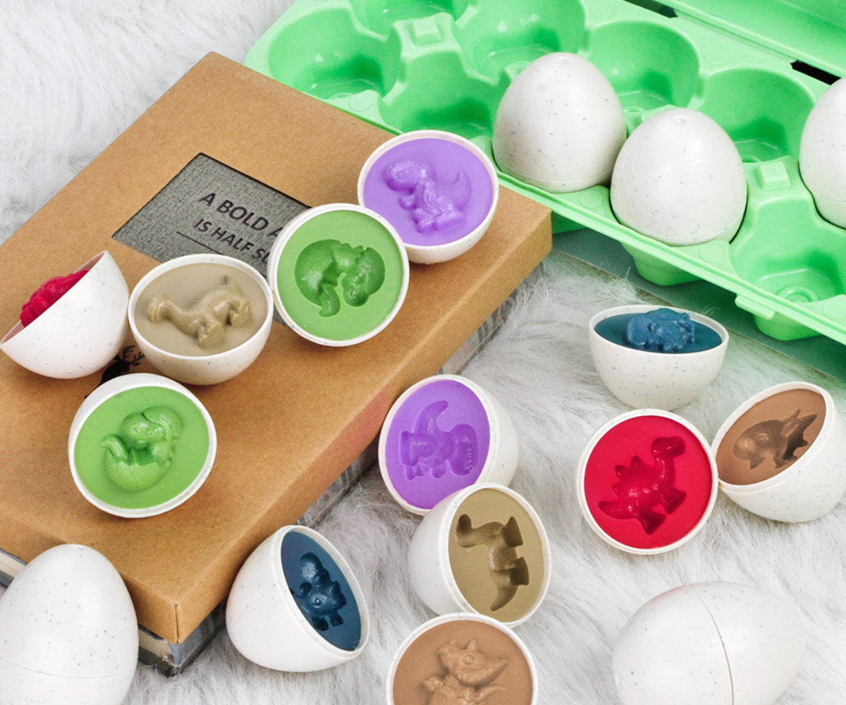 Laps sobitab omavahel värvi ja kujuga kokku käivaid munapooli.