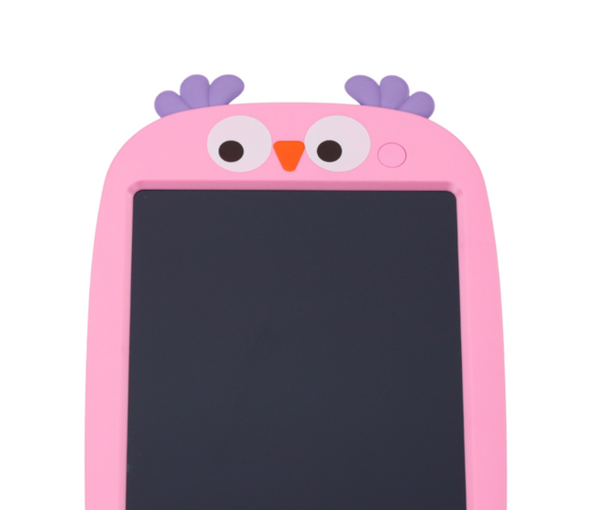 Laps kasutamas roosat joonistustahvlit ja joonistamas ekraanile