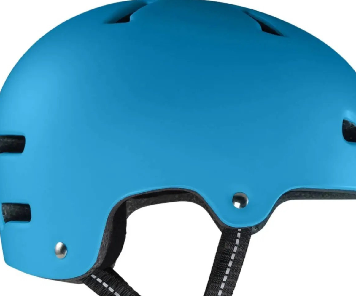 Reversal Lux helesinine kaitsekiiver – kerge ja vastupidav kiiver nooremale sõitjale.