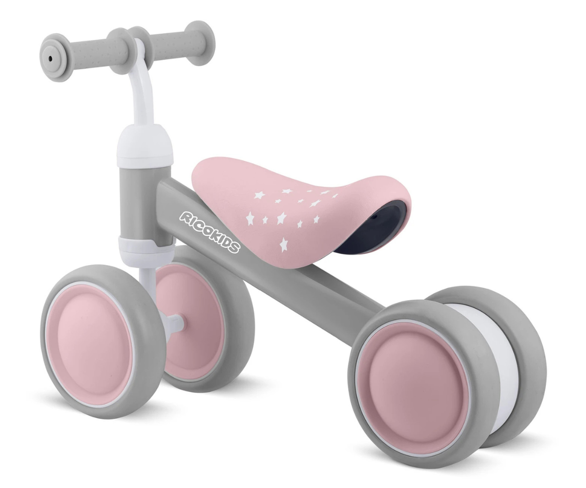 Laps sõitmas Ricokids kolmerattalise jooksurattaga.