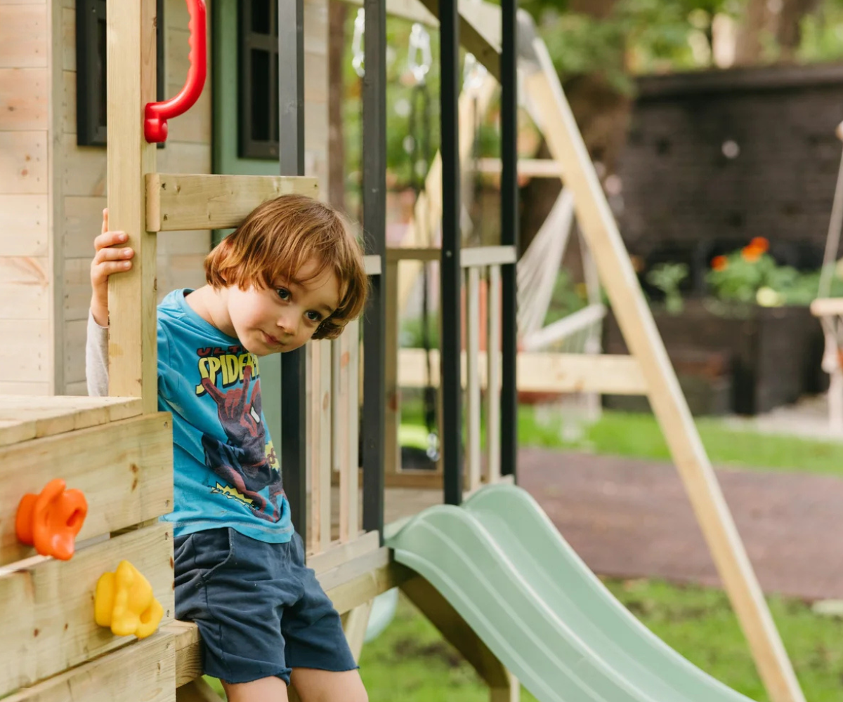 Trepiga platvormile viiv turvaline sissepääs laste mängumajja