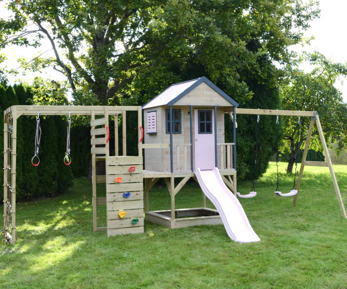 Kahetasandilise platvormiga laste mängumaja roosa liumäega