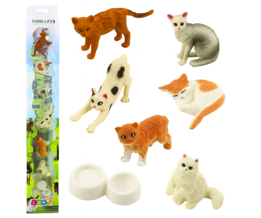 Miniatuursed kassifiguurid detailirohke disaini ja loomulike värvitoonidega.