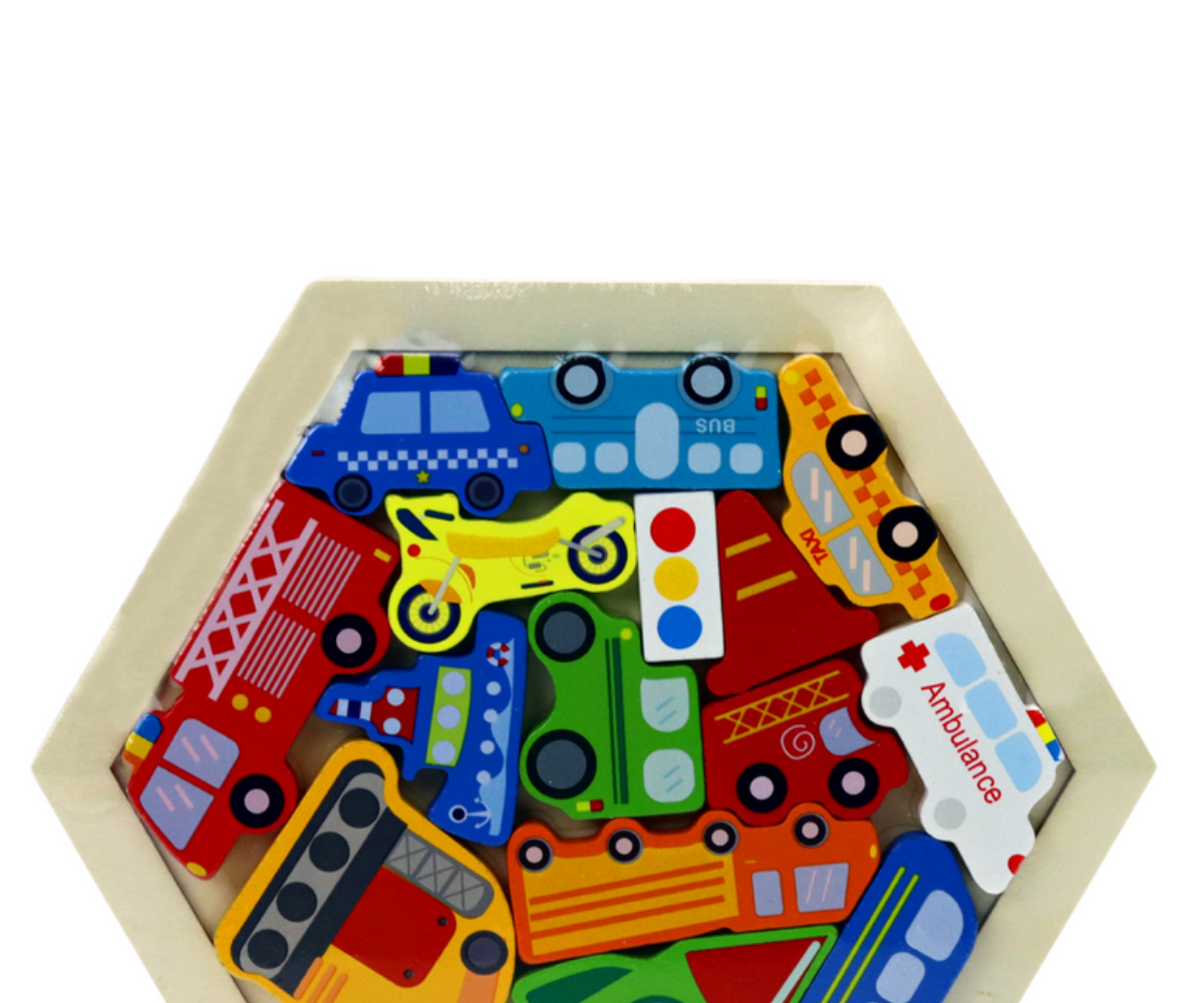 Värvilised sõidukikujulised klotsid koos raketiga.