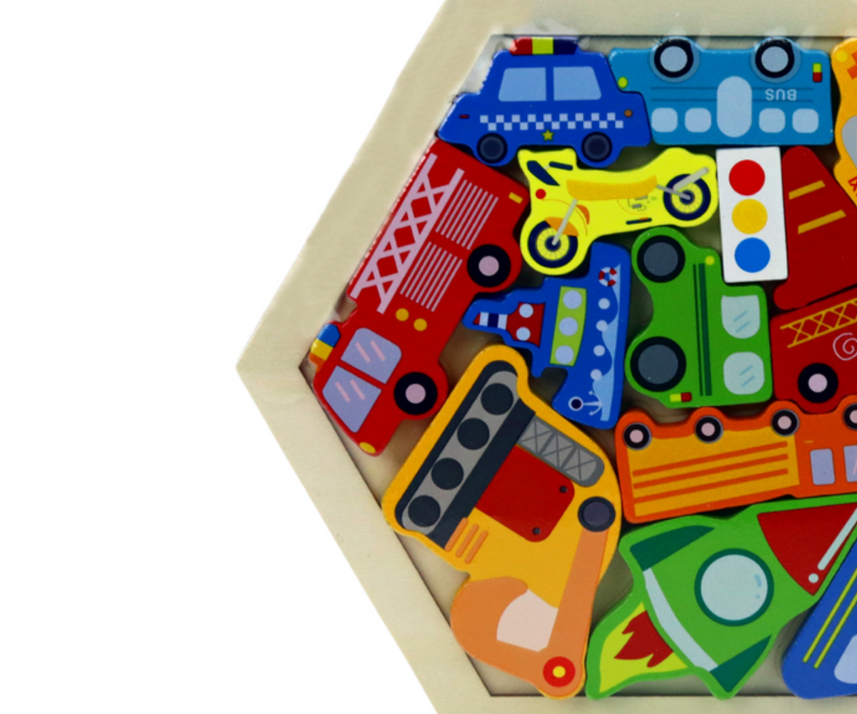 Puidust sõidukite pusle 15 detailiga – kuusnurkne alus.