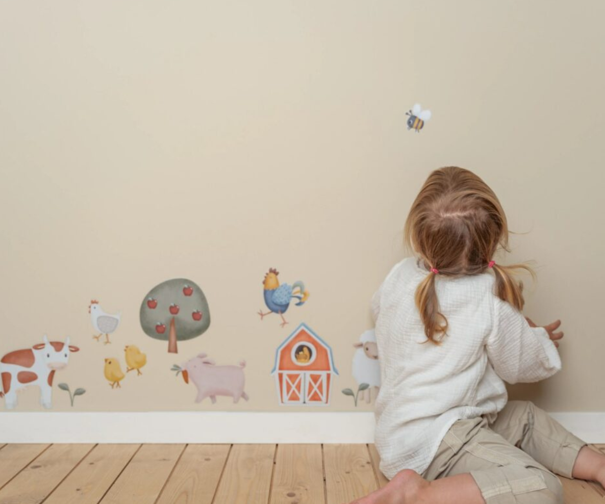 Mängulised taluloomade seinakleebised lapse kujutlusvõime arendamiseks